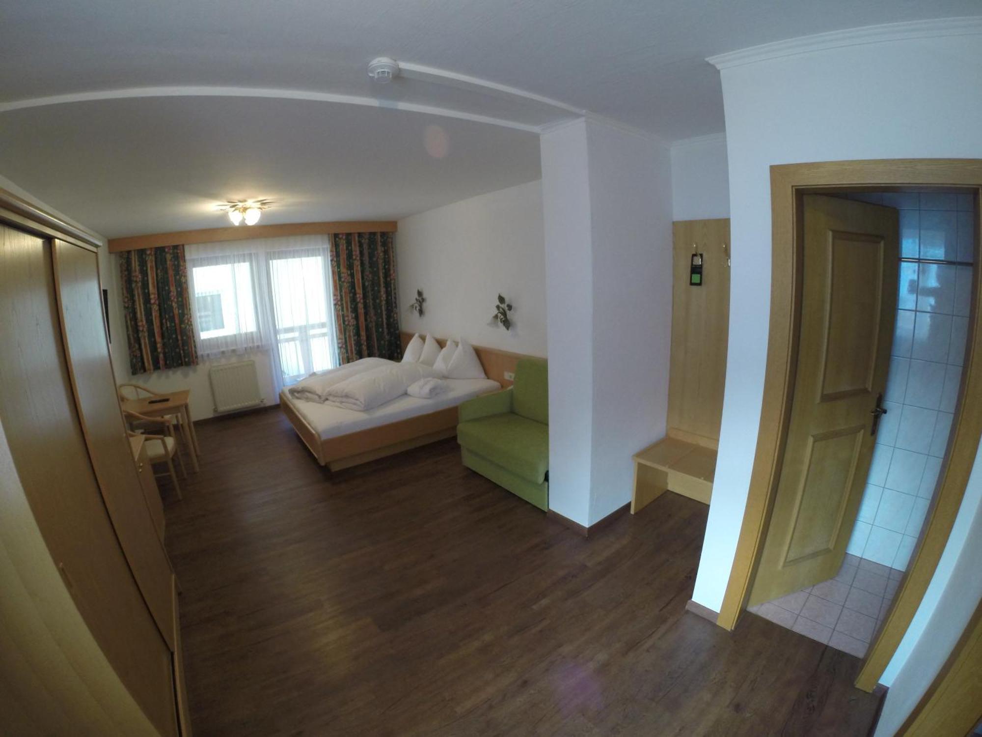 Hotel Alpina Saalbach-Hinterglemm Værelse billede